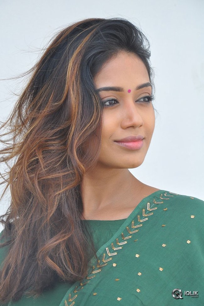 Nivetha-Pethuraj-At-Mental-Madilo-Movie-Press-Meet